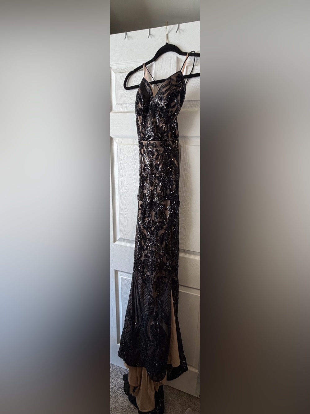 Black Sequined Lace Prom Dress - Elegant Evening Wear
